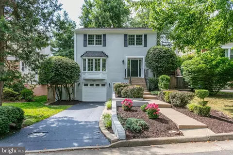 Exterior - 6857 Saint Albans Rd, Mclean, VA 22101 photo 5 of 10