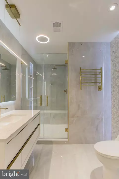 Bath - 6857 Saint Albans Rd, Mclean, VA 22101 photo 4 of 18