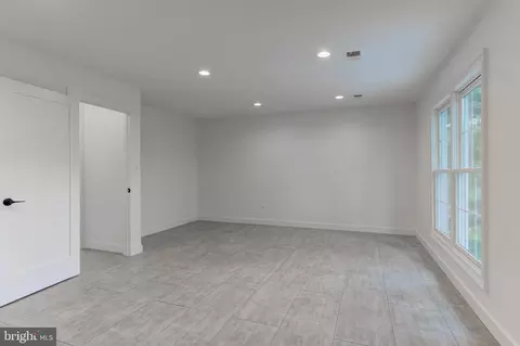Living - 6857 Saint Albans Rd, Mclean, VA 22101 photo 10 of 12