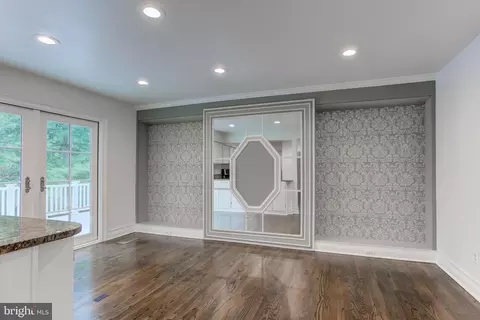 Entry Way - 6857 Saint Albans Rd, Mclean, VA 22101 photo 10 of 11