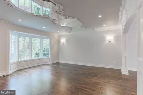 Living - 6857 Saint Albans Rd, Mclean, VA 22101 photo 7 of 12