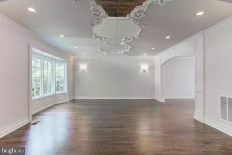 Living - 6857 Saint Albans Rd, Mclean, VA 22101 photo 5 of 12
