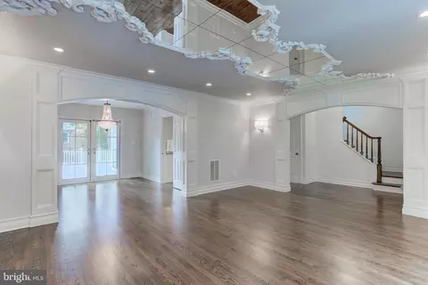 Living - 6857 Saint Albans Rd, Mclean, VA 22101 photo 8 of 12