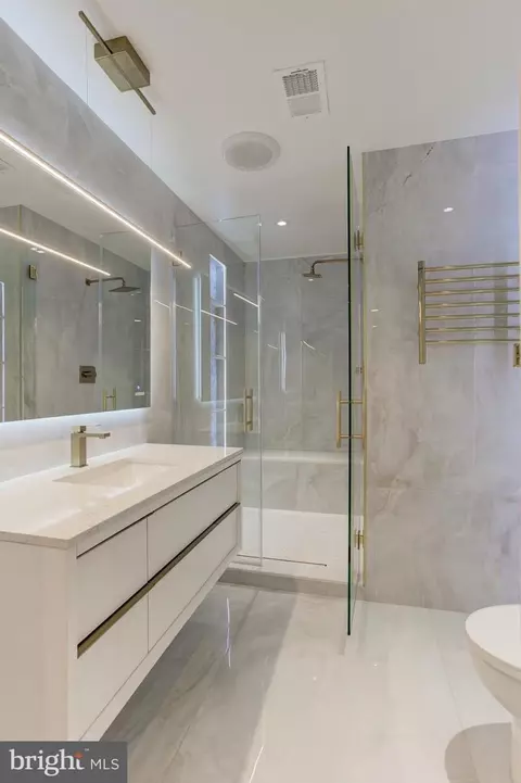 Bath - 6857 Saint Albans Rd, Mclean, VA 22101 photo 6 of 18