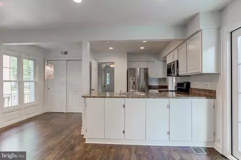 Entry Way - 6857 Saint Albans Rd, Mclean, VA 22101 photo 6 of 11