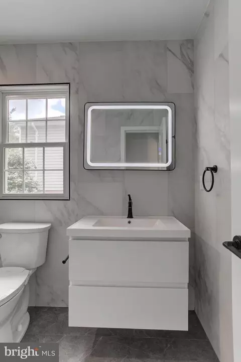 Bath - 6857 Saint Albans Rd, Mclean, VA 22101 photo 16 of 18