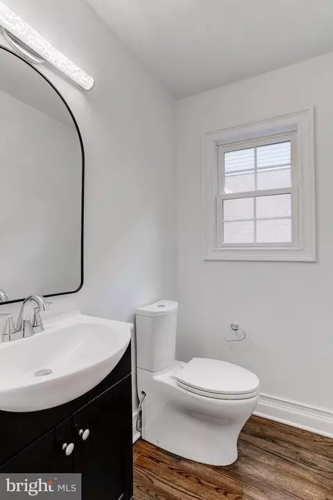 Bath - 6857 Saint Albans Rd, Mclean, VA 22101 photo 1 of 18
