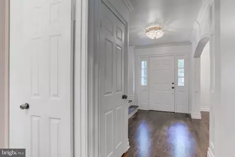 Entry Way - 6857 Saint Albans Rd, Mclean, VA 22101 photo 3 of 11