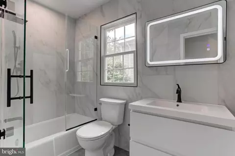 Bath - 6857 Saint Albans Rd, Mclean, VA 22101 photo 15 of 18