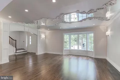 Living - 6857 Saint Albans Rd, Mclean, VA 22101 photo 2 of 12