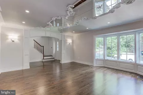 Living - 6857 Saint Albans Rd, Mclean, VA 22101 photo 4 of 12