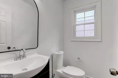 Bath - 6857 Saint Albans Rd, Mclean, VA 22101 photo 2 of 18