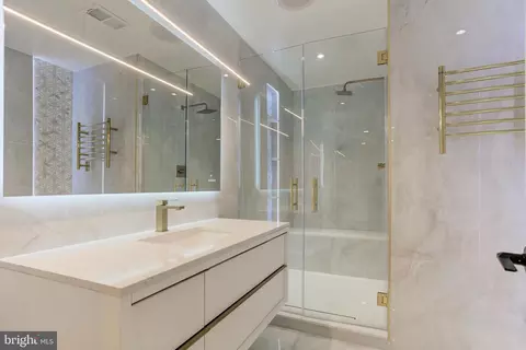 Bath - 6857 Saint Albans Rd, Mclean, VA 22101 photo 12 of 18