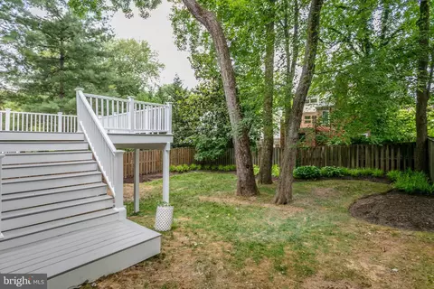 Exterior - 6857 Saint Albans Rd, Mclean, VA 22101 photo 6 of 10