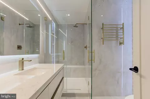 Bath - 6857 Saint Albans Rd, Mclean, VA 22101 photo 13 of 18