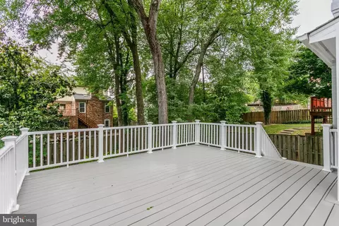 Exterior - 6857 Saint Albans Rd, Mclean, VA 22101 photo 9 of 10