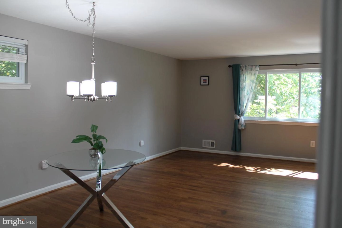 Living - 5505 Ventnor Ln, Springfield, VA 22151 photo 1 of 4