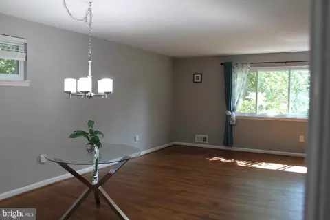 Living - 5505 Ventnor Ln, Springfield, VA 22151 photo 1 of 4