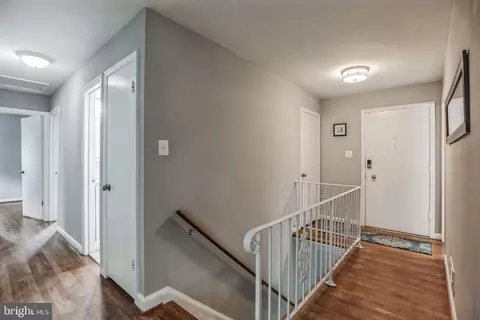 Entry Way - 5505 Ventnor Ln, Springfield, VA 22151 photo 4 of 6
