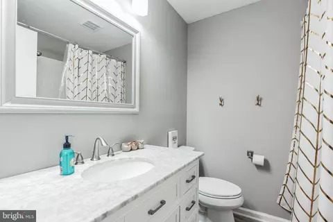 Bath - 5505 Ventnor Ln, Springfield, VA 22151 photo 2 of 3