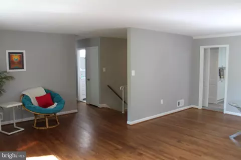 Entry Way - 5505 Ventnor Ln, Springfield, VA 22151 photo 5 of 6
