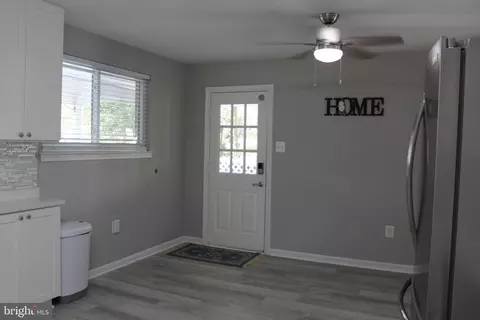 Entry Way - 5505 Ventnor Ln, Springfield, VA 22151 photo 2 of 6