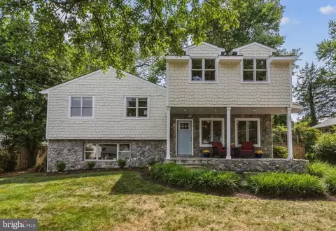 920 Hillcrest Dr SW, Vienna, VA 22180