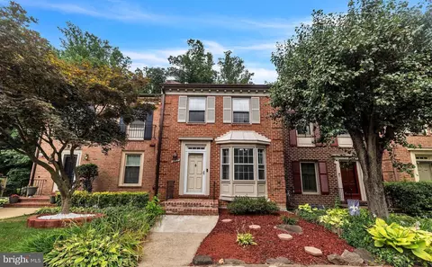 6813 Indian Run Ct, Annandale, VA 22003