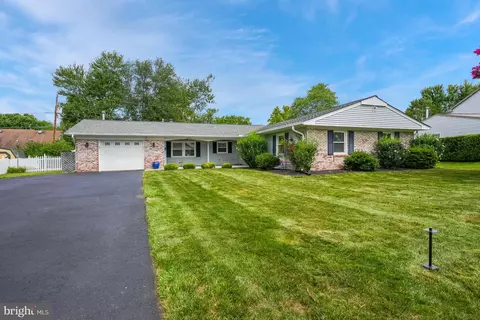 13216 Pennypacker Ln, Fairfax, VA 22033