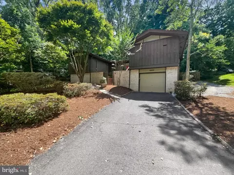 8805 Aunt Lilly Ln, Annandale, VA 22003