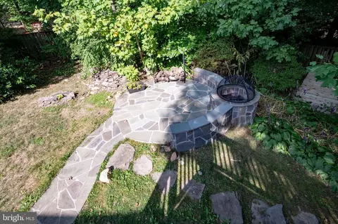8025 Diving Cliff Ln, Springfield, VA 22153 photo 33