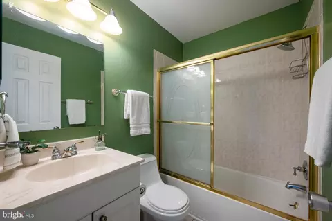 8025 Diving Cliff Ln, Springfield, VA 22153 photo 23