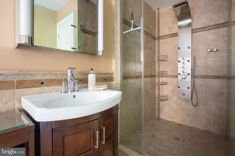 8025 Diving Cliff Ln, Springfield, VA 22153 photo 17