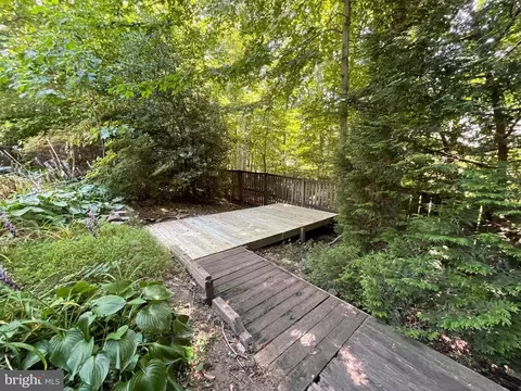 8025 Diving Cliff Ln, Springfield, VA 22153 photo 35