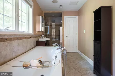 8025 Diving Cliff Ln, Springfield, VA 22153 photo 16