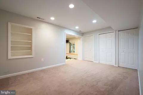 8025 Diving Cliff Ln, Springfield, VA 22153 photo 28