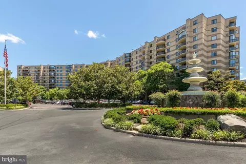8340 Greensboro Dr #524, Mclean, VA 22102