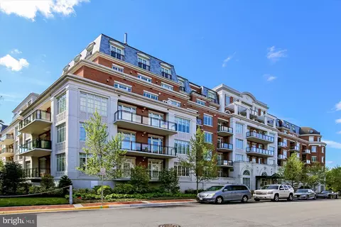 6900 Fleetwood Rd #205, Mclean, VA 22101