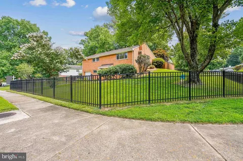 5509 Flag Run Dr, Springfield, VA 22151