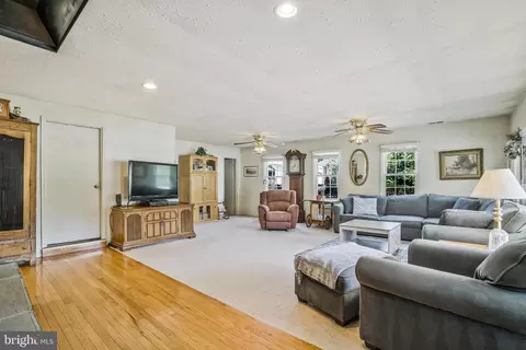 6204 Julian St, Springfield, VA 22150 photo 8
