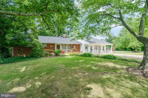6204 Julian St, Springfield, VA 22150 photo 2