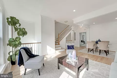6410 Hawk View Ln, Alexandria, VA 22312