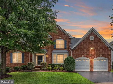12271 Harbor Town Cir, Fairfax, VA 22033