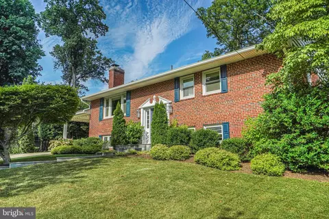 7420 Westwood Park Ln, Falls Church, VA 22046