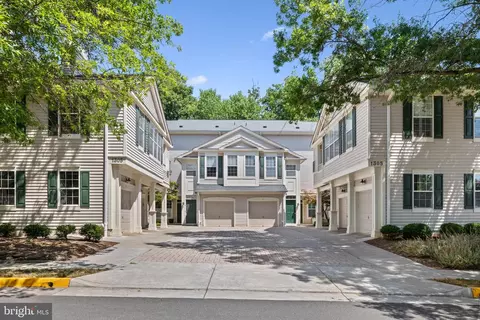 1305 E Windleaf Dr #165, Reston, VA 20194