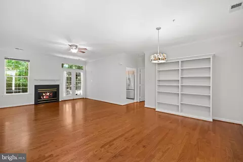 1305 E Windleaf Dr #165, Reston, VA 20194 photo 4