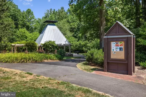 1305 E Windleaf Dr #165, Reston, VA 20194 photo 31