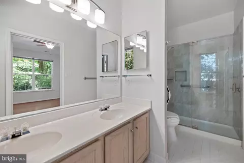 1305 E Windleaf Dr #165, Reston, VA 20194 photo 17