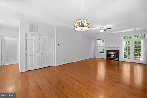 1305 E Windleaf Dr #165, Reston, VA 20194 photo 8