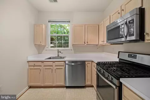 1305 E Windleaf Dr #165, Reston, VA 20194 photo 11